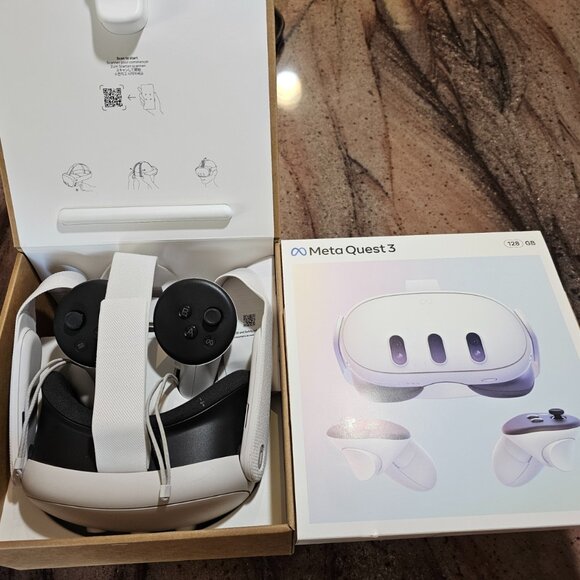 Meta Quest 3 128GB — Breakthrough Mixed Reality Headset — Powerful Performance - Picture 5 of 5
